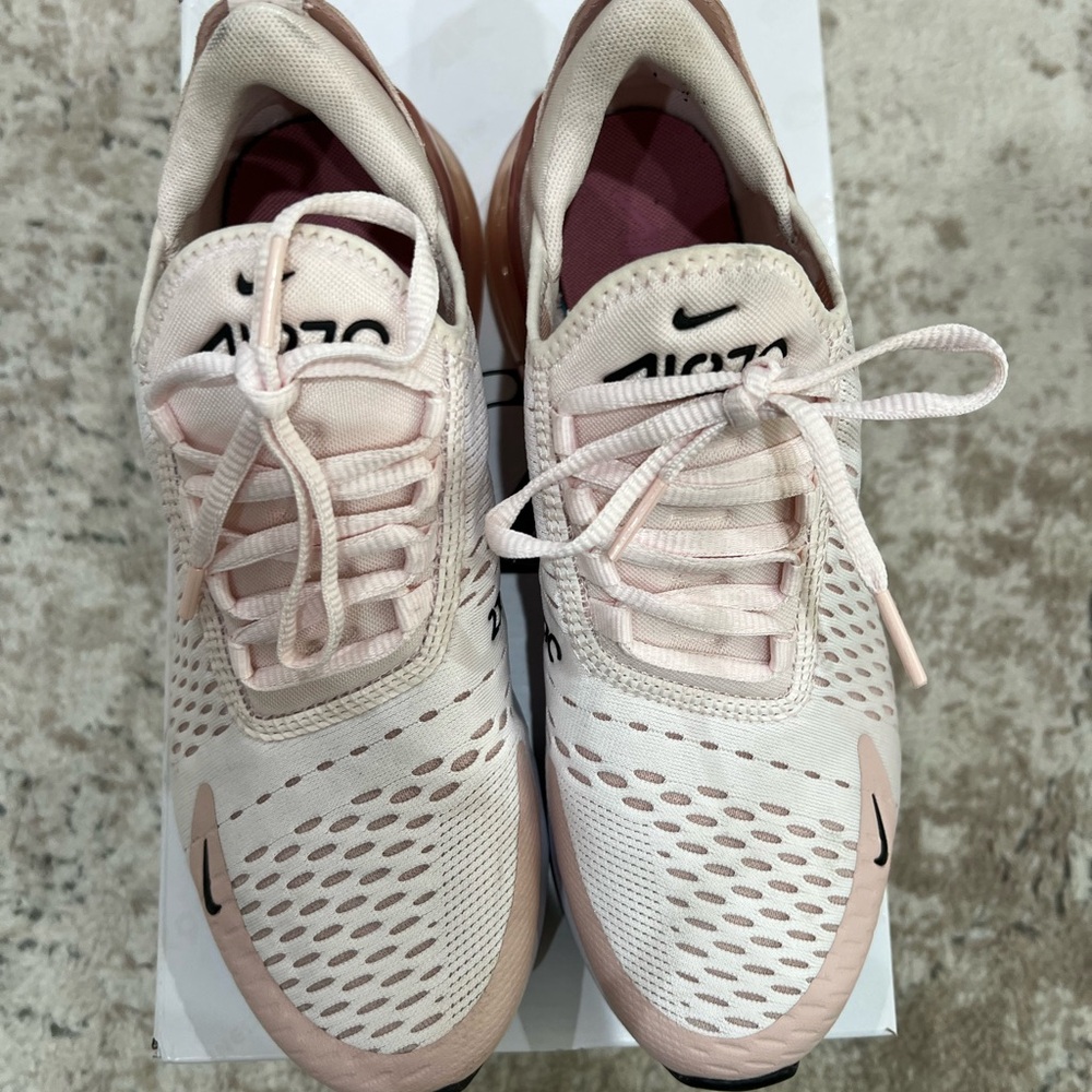 Nike Women’s Air Max 270 - Picture 2 of 7